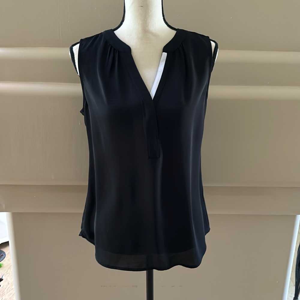 Banana Republic about-Neck Sleeveless Blouse. Black/White Accent. Small. NWT.